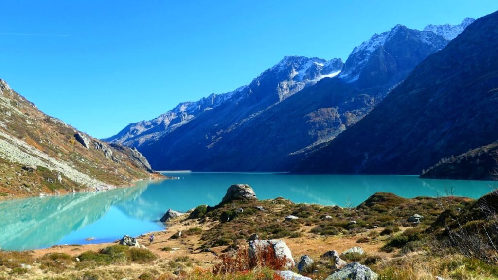Turquoise mountain lake in the Swiss Alps